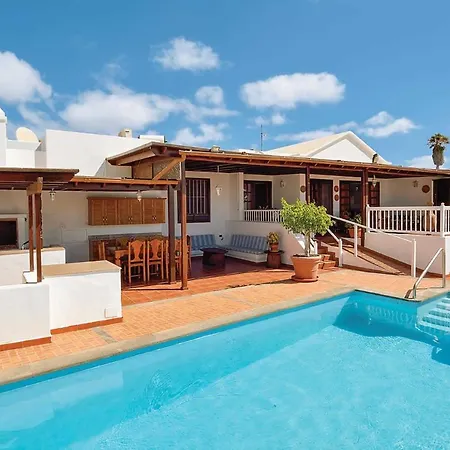 Playa Blanca Sleeps 8 Air Con Wifi Villa Playa Blanca (Lanzarote)