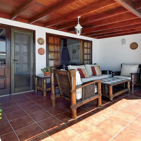 Playa Blanca Sleeps 8 Air Con Wifi Villa
