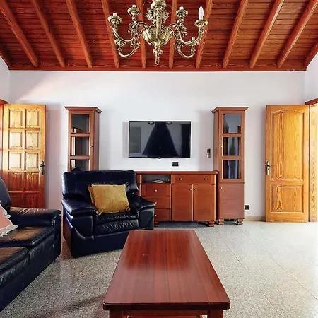 Playa Blanca Sleeps 8 Air Con Wifi